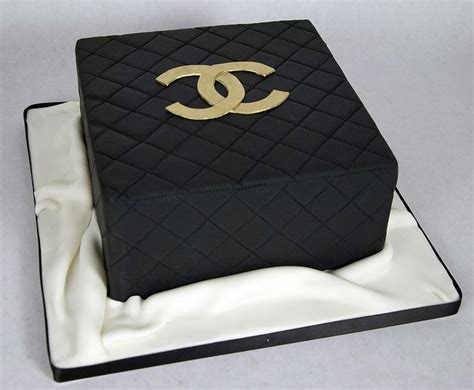 simple chanel cake|Chanel stencil logo for cakes.